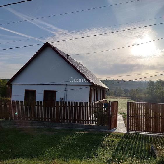 Casa de vanzare la sat