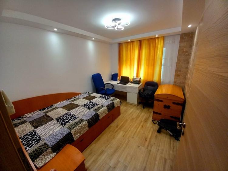 Apartament cu 4 camere decomandat, mobilat în Răcădău