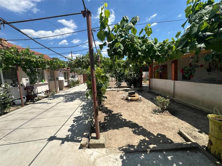 Casă cu 5 camere cu Teren 1500 Mp în Doclin