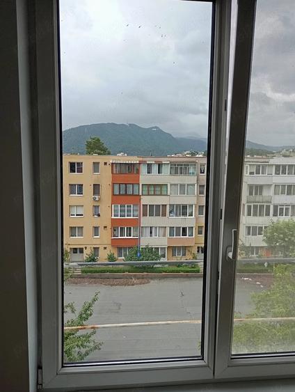 Apartament cu 2 camere decomandat în Tractorul