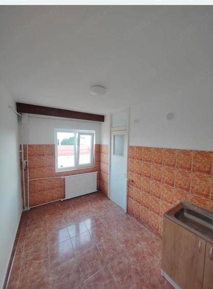 Apartament cu 3 camere decomandat în Democrației