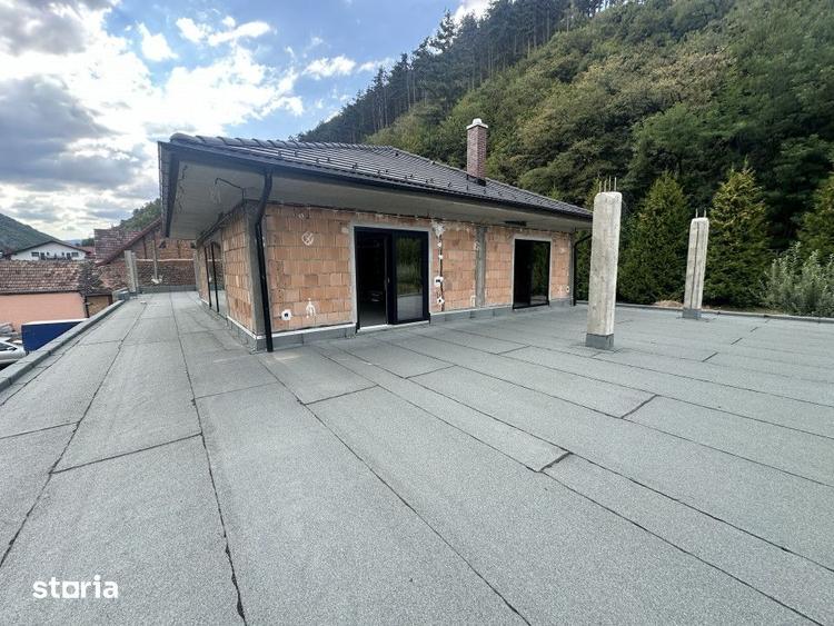 Casă cu 7 camere cu Teren 2666 Mp în Gura Râului