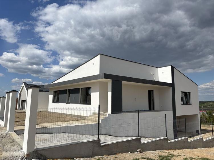 Casă cu 4 camere în Nord