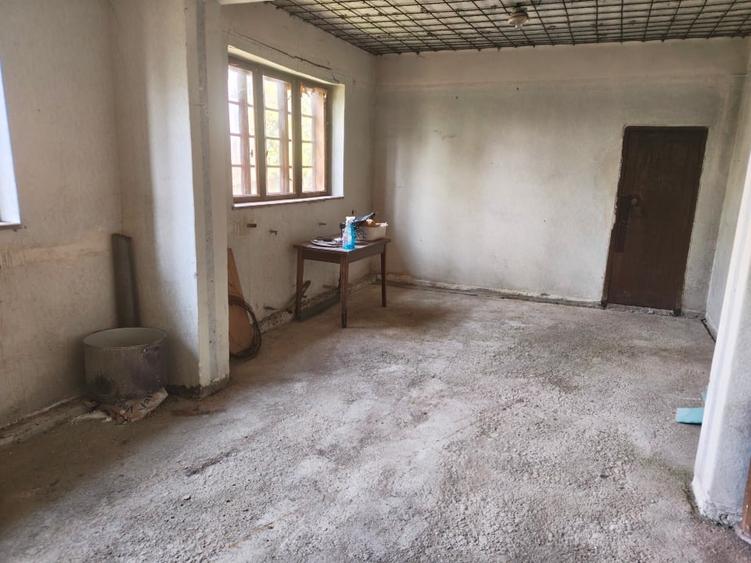 Casă individuală cu 5 camere cu Canalizare în Central