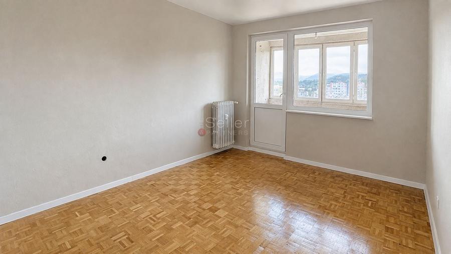 Apartament cu 2 camere semidecomandat în Centrul Civic
