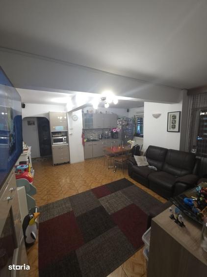 Apartament cu 4 camere decomandat în Rahova