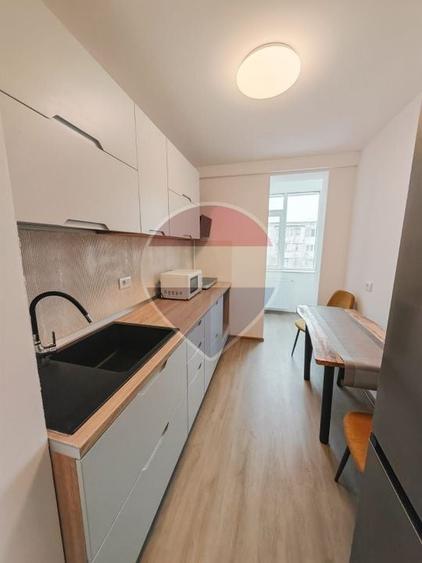 Apartament cu 2 camere semidecomandat, mobilat în Bd. Coșbuc