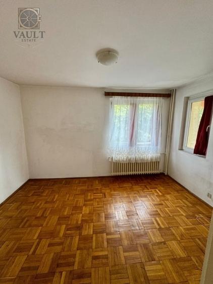 Apartament cu 3 camere semidecomandat în Alexandru Obregia