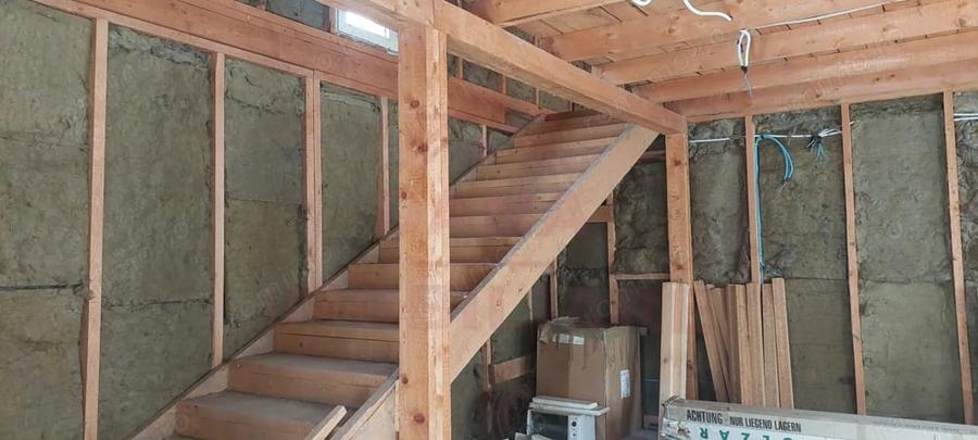 Casă cu 3 camere cu Teren 563 Mp în Rusca