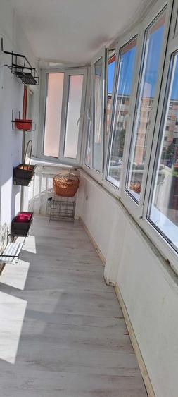 Apartament cu 3 camere decomandat în Astra