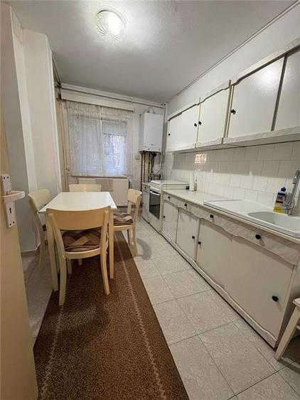 Apartament cu 4 camere decomandat în Aradului