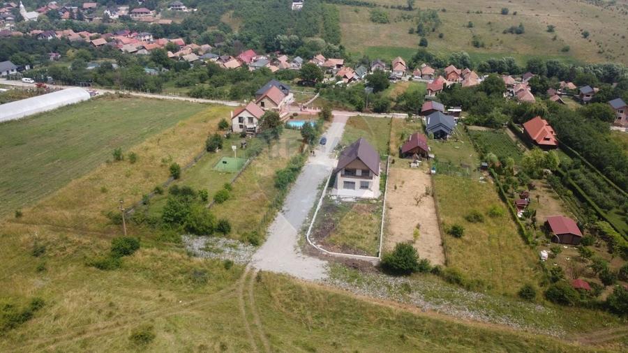 Casă individuală cu 5 camere cu Teren 900 Mp în Sălicea