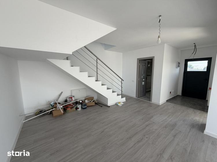 Casă cu 4 camere cu Teren 260 Mp în Clinceni