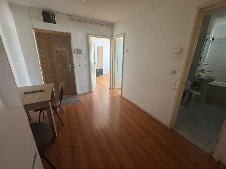 Apartament cu 4 camere decomandat în Vasile Aaron