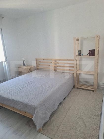 Apartament cu 2 camere decomandat, mobilat în Piața Centrală