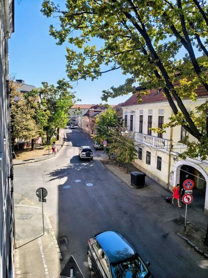 Apartament cu 3 camere decomandat în Ultracentral
