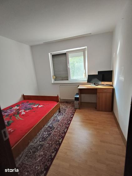 Apartament cu 3 camere decomandat în Micro 14