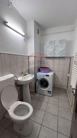 Apartament cu 4 camere decomandat în Micro 16