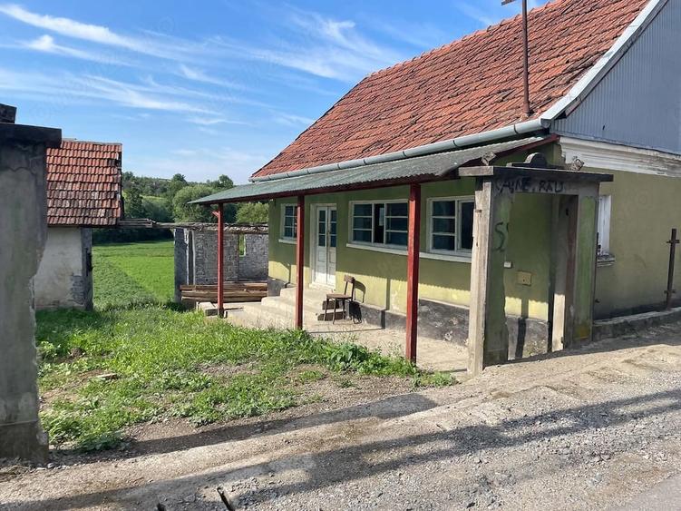 Casă cu Teren 1600 Mp în Luncșoara