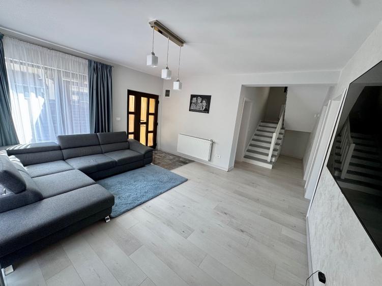 Casă individuală cu 5 camere cu Teren 230 Mp în Giroc