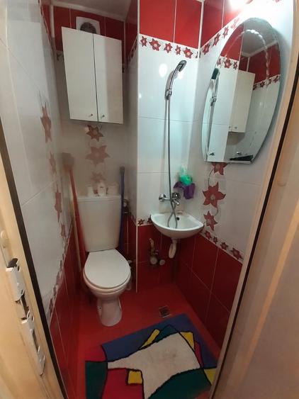 Apartament cu 2 camere nedecomandat, mobilat în P-ța Doina