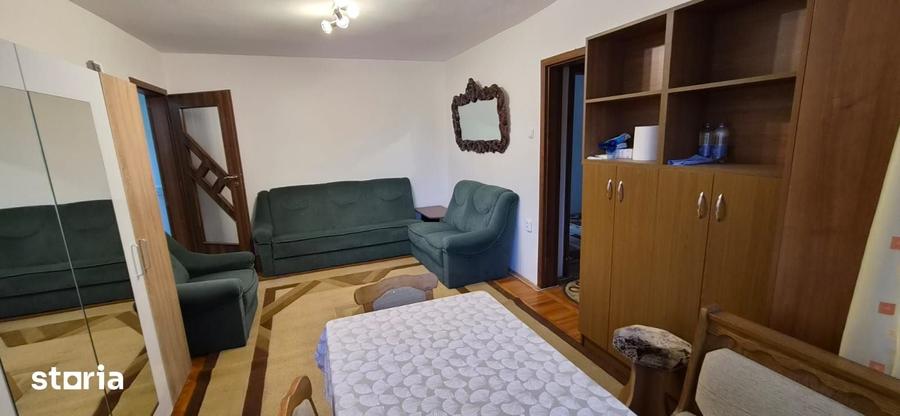 Apartament cu 3 camere semidecomandat în Girocului