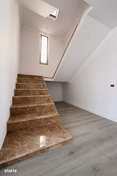 Casă cu 5 camere cu Teren 1000 Mp în Sânandrei