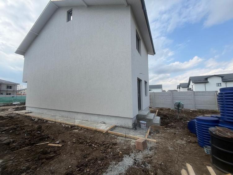 Casă individuală cu 4 camere cu Canalizare în Central
