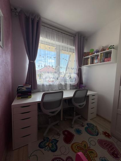Apartament cu 3 camere semidecomandat, mobilat în Florești