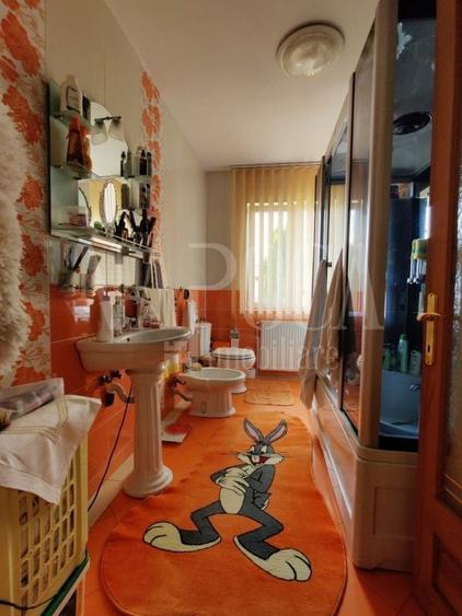 Casă individuală cu 6 camere cu Canalizare în Dâmbul Rotund