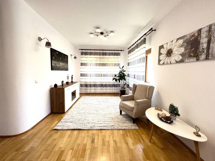 Casă individuală cu 5 camere cu Teren 600 Mp în Lunei