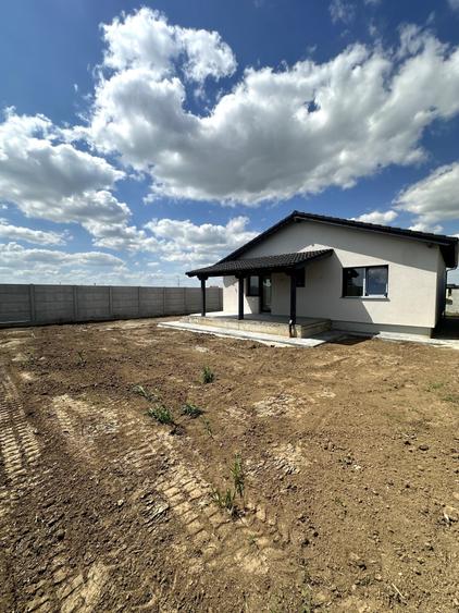 Casă cu 4 camere în Sântandrei