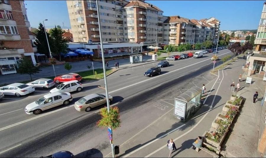 Apartament cu 2 camere decomandat în Central
