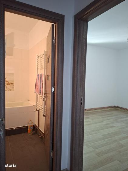 Apartament cu 3 camere semidecomandat în George Enescu