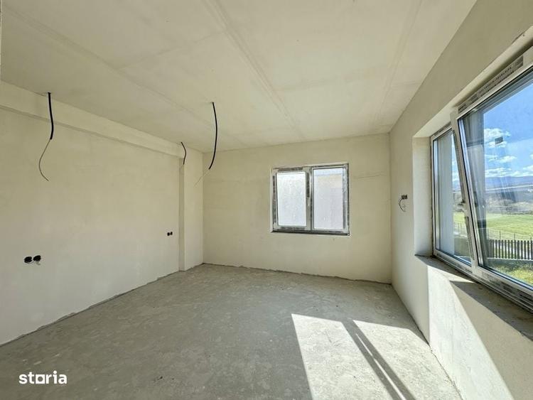 Casă cu 4 camere cu Teren 400 Mp în Luna