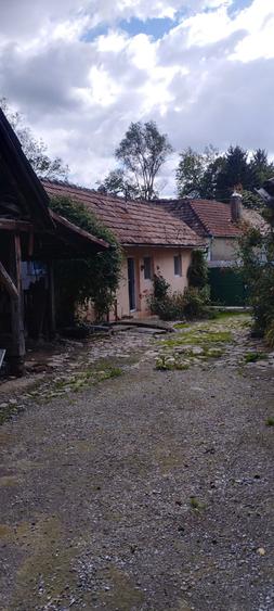 Casă cu 4 camere în Budila