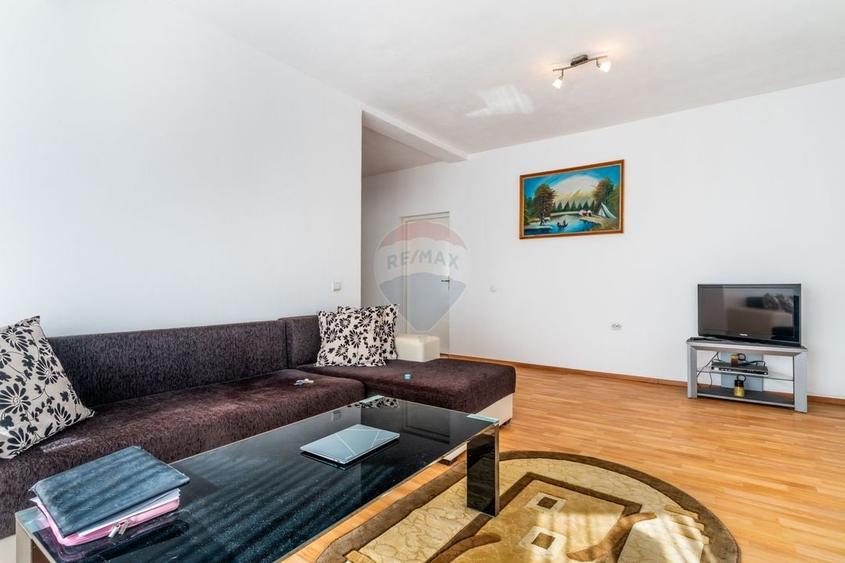Casă individuală cu 10 camere cu Teren 629 Mp în Dâmbul Rotund