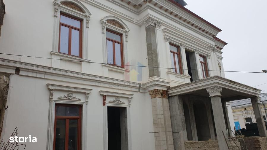 Casă cu 10 camere cu Teren 466 Mp în Ultracentral