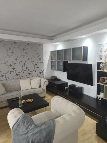 Apartament cu 4 camere decomandat, mobilat în Central