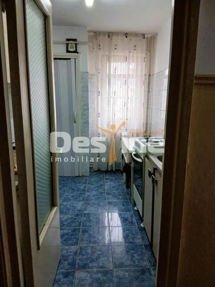 Apartament cu 3 camere decomandat, mobilat în Central