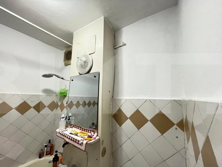 Apartament cu 4 camere decomandat în Central