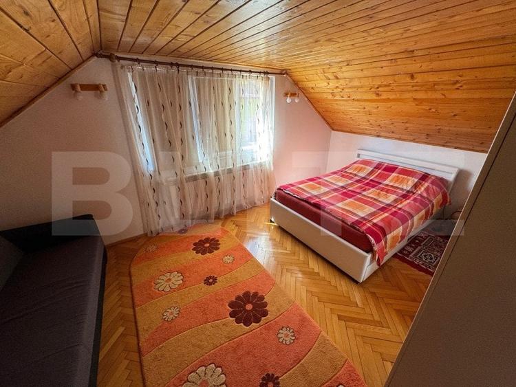 Casă individuală cu 7 camere cu Canalizare în Cetate
