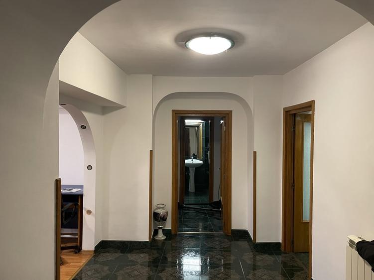 Apartament cu 3 camere decomandat în Unirii