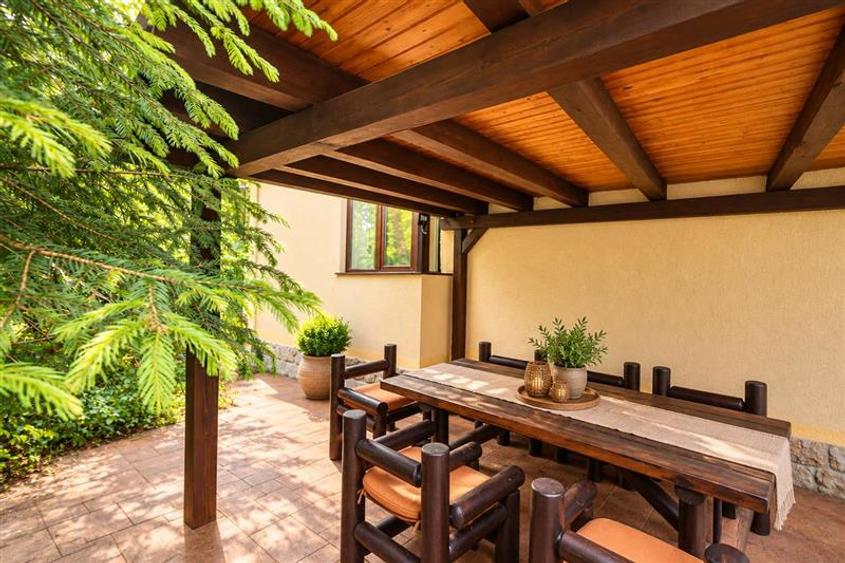 Apartament cu 3 camere decomandat, mobilat în Poiana Brașov