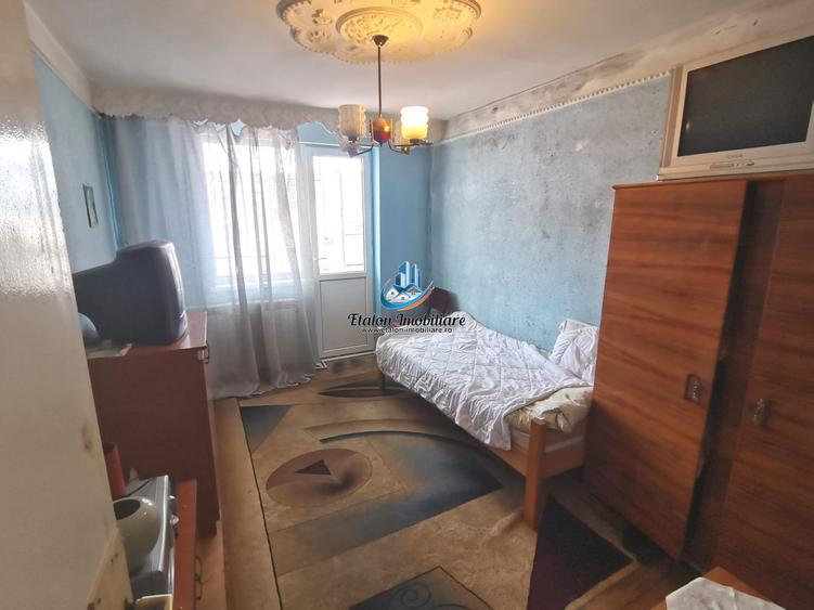 Apartament cu 3 camere semidecomandat în Dărmănești