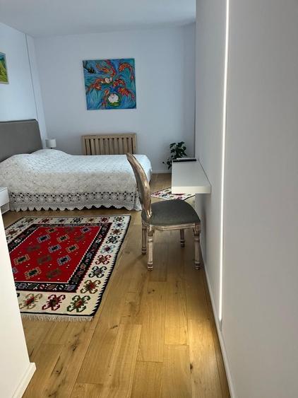 Apartament cu 3 camere semidecomandat, mobilat în P-ta Presei Libere