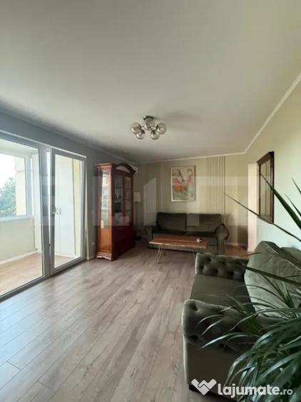 Apartament cu 3 camere decomandat în Central