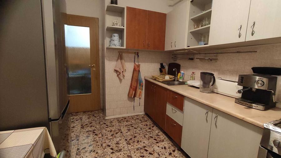 Apartament cu 3 camere decomandat în Drumul Carului
