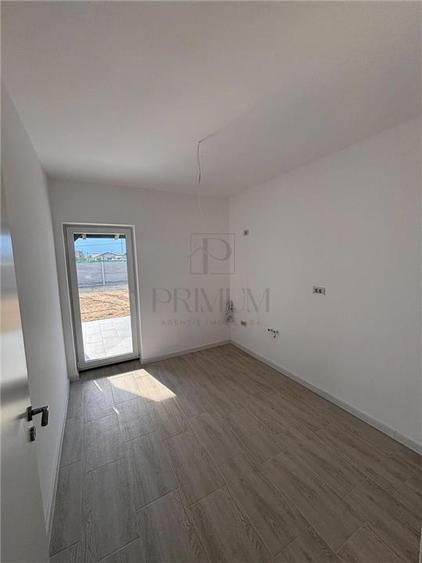 Duplex cu 3 camere cu Canalizare în Moșnița Nouă