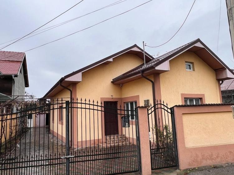 Casă cu 4 camere în Central